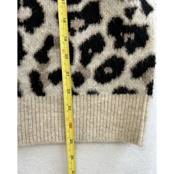 Vince Camuto Women’s Sz S Leopard Animal Print Pullover Sweater Soft Comfy - Picture 4 of 5